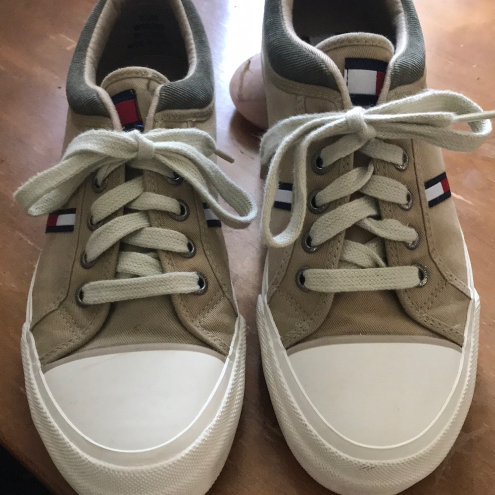 Tommy Hilfiger sneakers women’s size 8.5